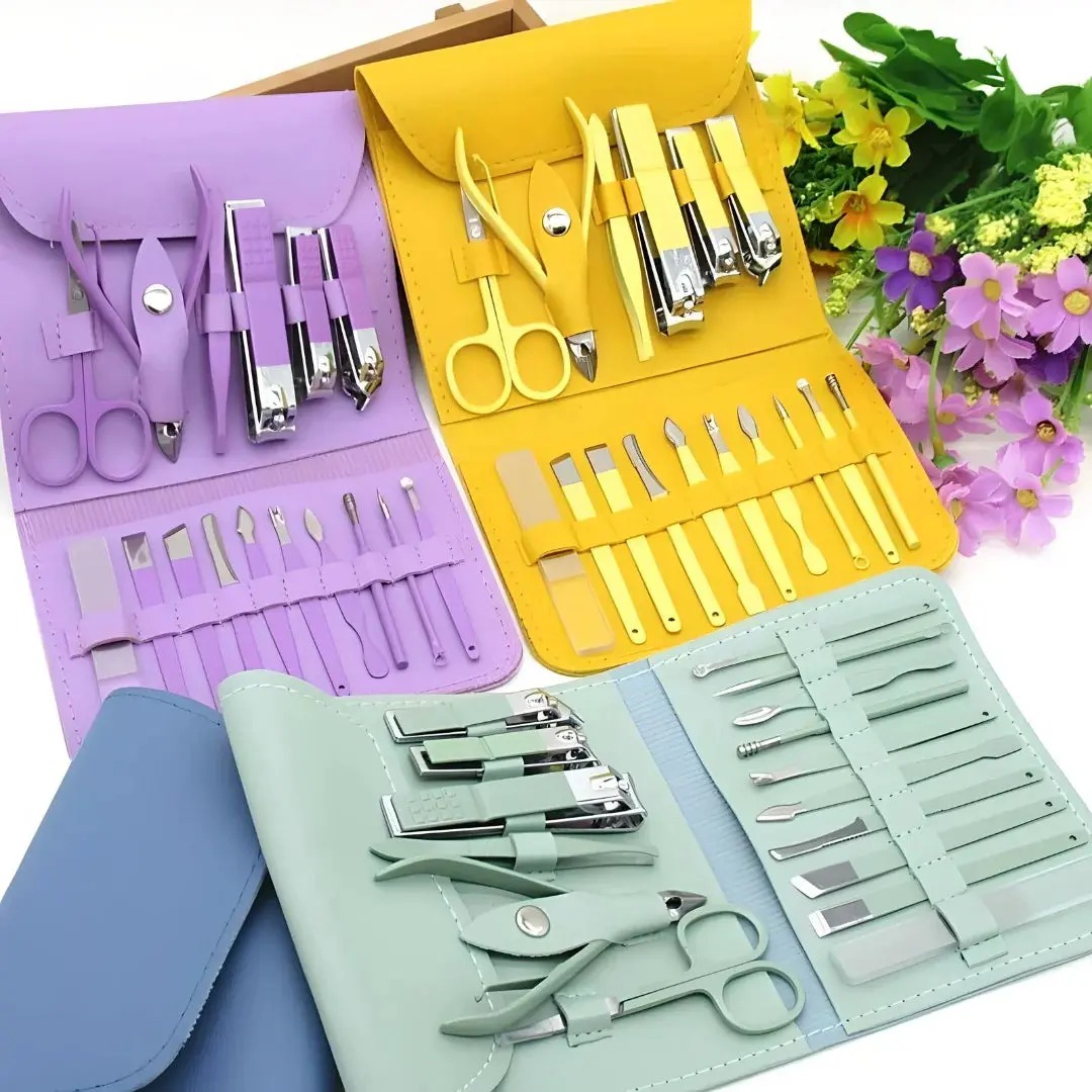 MANICURE PEDICURE KIT