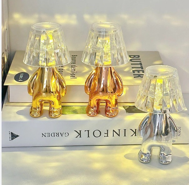 CREATIVE STATUETTE TABLE LAMP